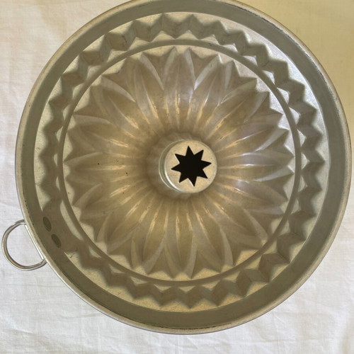 Set of used vintage kitchen items