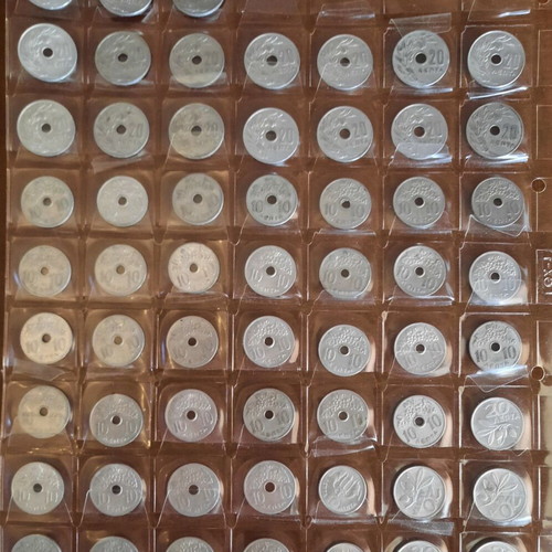 20 & 10 cent coins used, pack of 67 pieces with and without holes
