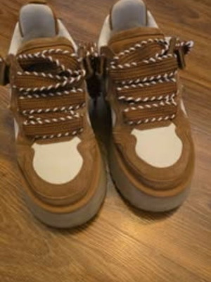 Обувки Ugg Australia като нови, номер 37, бели и бежови