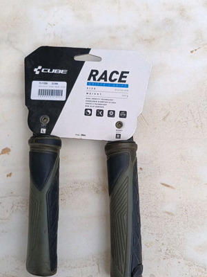 Cube Race χειρολαβές ποδηλάτου σε μαύρο και πράσινο