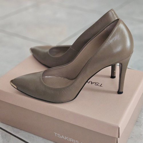 Tsakiris Mallas 10cm leather stiletto pumps with gold detail, size 41