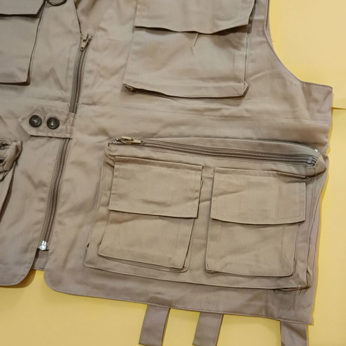 Fishing vest new, beige with 22 pockets