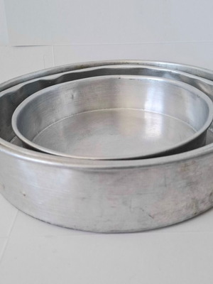 Aluminum round baking pans used, set of 3 pieces