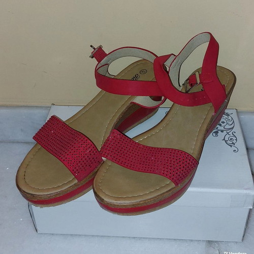 Red platform sandals like new, size 40