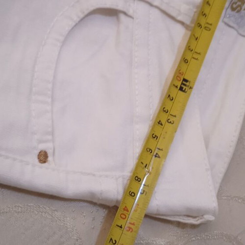 Denim Dreams white pants like new, elastic fabric with embroidery