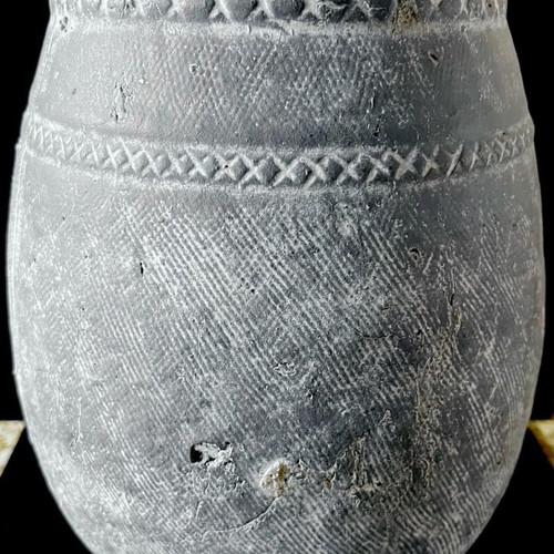 Ceramic vase used with geometric lattice design, gray-white