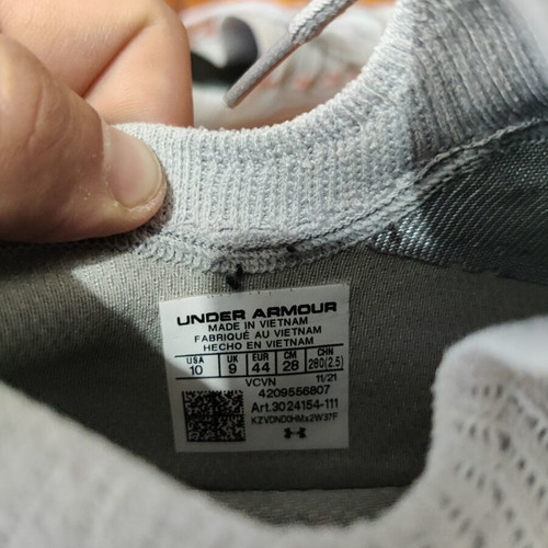 Under Armour Hove Phantom 2 shoes like new, gray, sizes 43-43.5