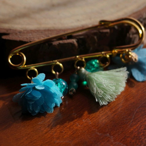 Handmade brooch with dangling elements in light blue and turquoise