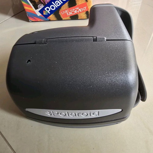 Polaroid 600 Instant Camera new unused with box and manuals