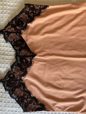 Lingerie top like new, pink with black lace, size L