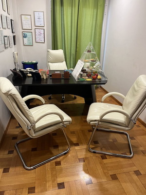 Office furniture set like new with 1 executive chair and 2 visitor chairs