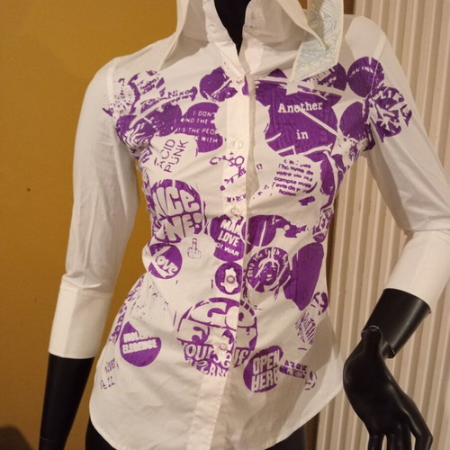 Nube Che Corre women's shirt new, white with purple punk graffiti, XS