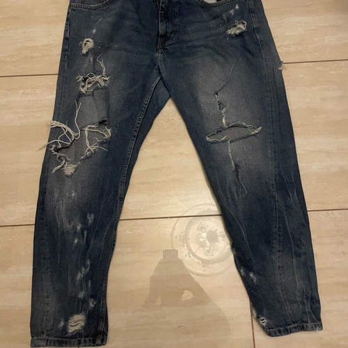 Zara jeans size 46 like new, blue with rips