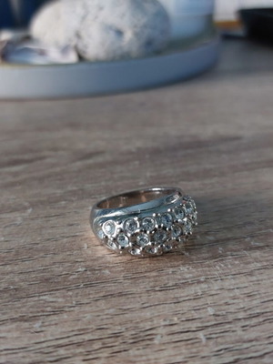 Dyrberg/Kern crystal ring like new, silver tone