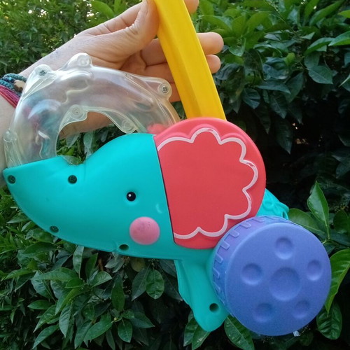 Fisher Price играчка за бебе употребявана с подарък фигурки