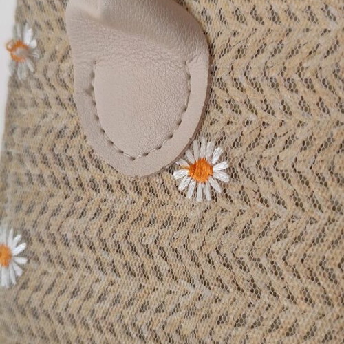 Shoulder bag with daisies like new