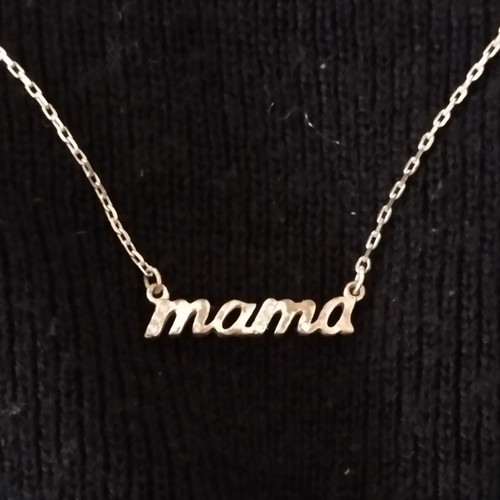 Mama necklace in silver color like new