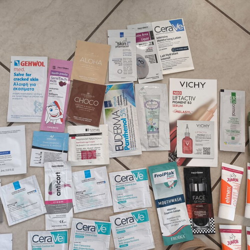 Pharmacy product and sample set with 2 fabric pouches, new, 32 items