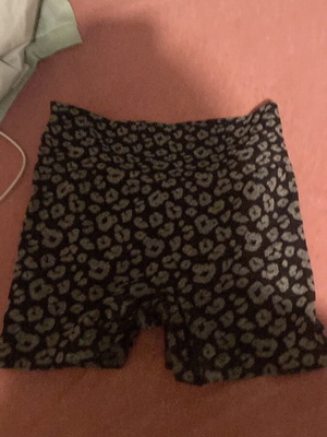 Shorts with ruching leopard print