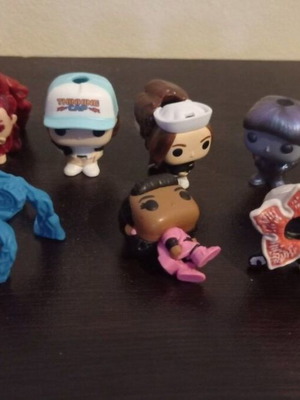 Stranger Things Kinder 11 Figures pack, like new
