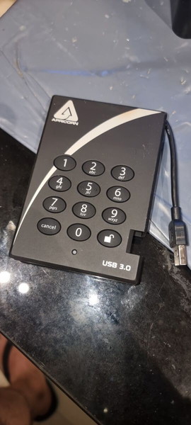 Apricorn Aegis Padlock 3 USB 3.1 Εξωτερικός HDD 1TB 2.5" με συνδυασμό κωδικό Μαύρο