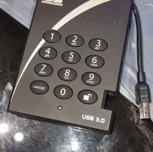 Apricorn Aegis Padlock 3 USB 3.1 Εξωτερικός HDD 1TB 2.5" με συνδυασμό κωδικό Μαύρο