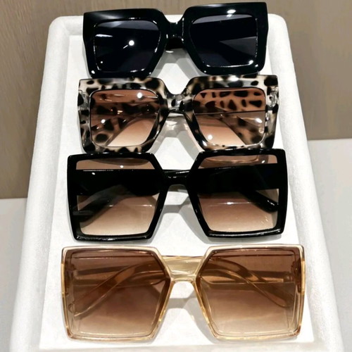 Set of 4 women's sunglasses new, multicolored