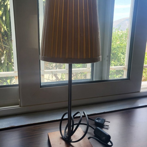Table lamp with wooden base used in very good condition