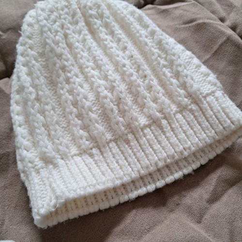 Knitted set hat and oversized scarf used, off white