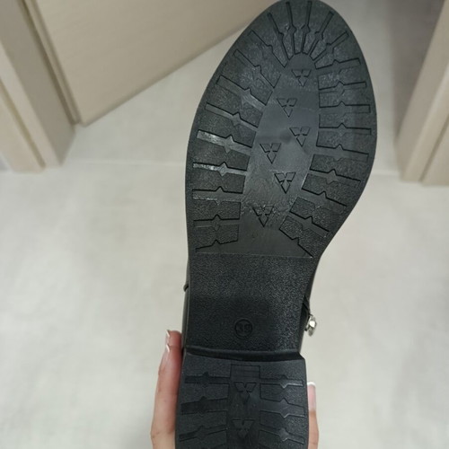 Black leather ankle boots size 39 like new