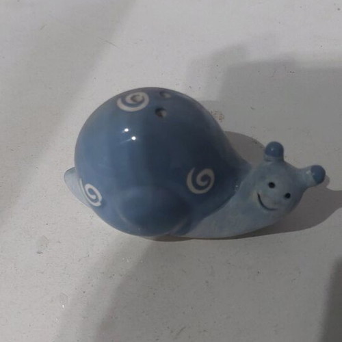 Ceramic snail salt and pepper shaker like new