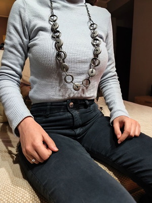 Μεγάλο κολιέ λαιμού Άπεφθον γκρι σαν καινούργιο