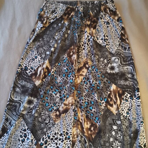 Tribal print palazzo pants like new, size Medium, gray and blue