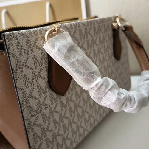 Michael Kors Marilyn Medium bag new, shoulder, beige