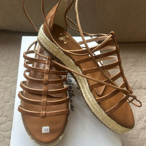 Mairiboo by Envie Shoes women's sandals size 38 new, brown