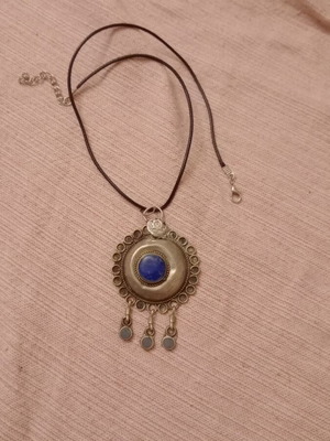 Pendant necklace with lapis lazuli, like new