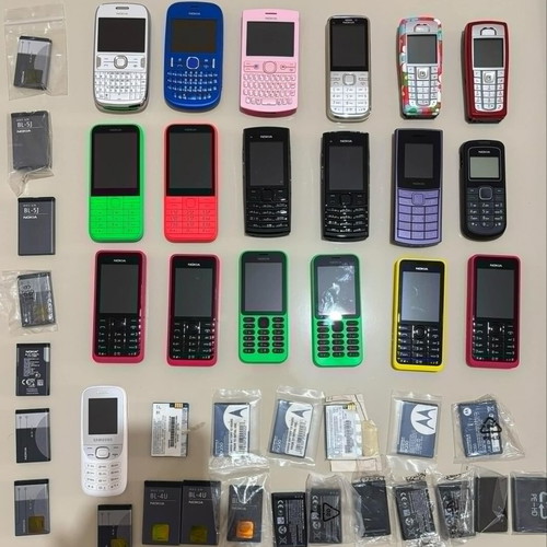 Collection package of 19 Nokia and Samsung mobile phones and 19 batteries (unused and intact)