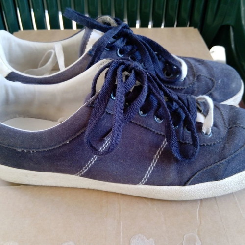 Pull & Bear flat suede athletic shoes used, blue