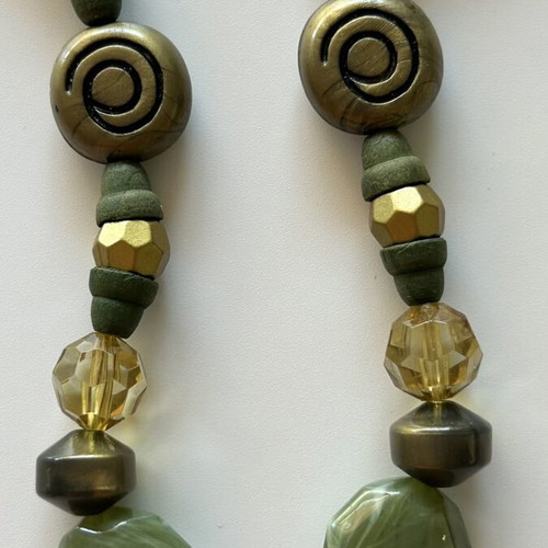 Set of 2 handmade necklaces like new, khaki and green shades