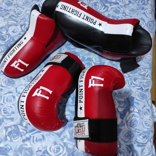 Boxing gloves and shin guards like new for ages 5-7