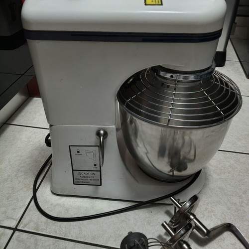 Mixer CS-B7 230V 300W like new for baking and cooking