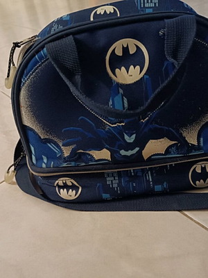 ЧАНТА ЗА ЦЕЛИЯ ДЕН BATMAN