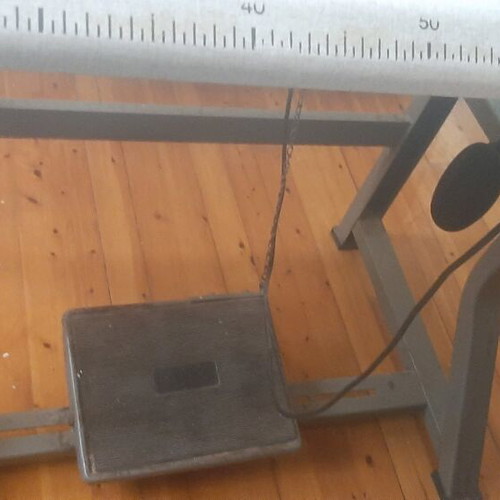 Singer sewing machine professional like new with electric pedal