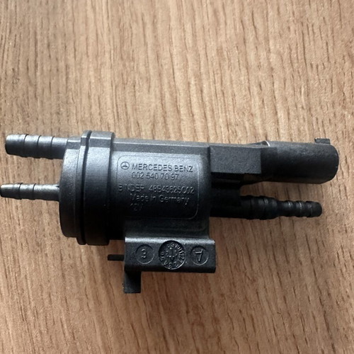 Mercedes-Benz Vacuum Change-Over Valve used, OEM A0025407097
