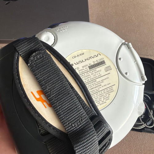Sony S2 D-SJ301 Walkman G-Protection portable CD player used