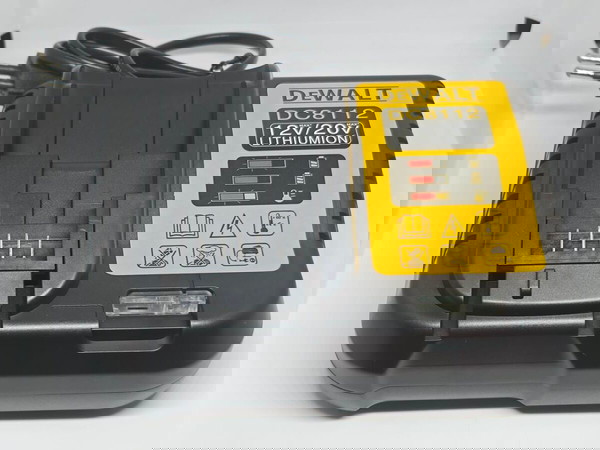 Φορτιστής DeWalt DCB112 για Μπαταρίες 12V20V – Ολοκαίνουριος