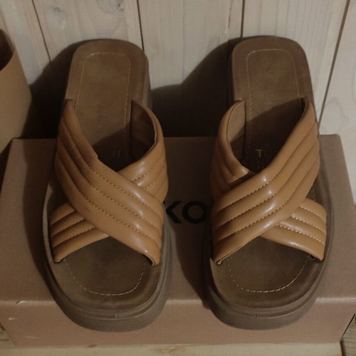 Voi & Noi Camel Flatform Sandals like new, size 38