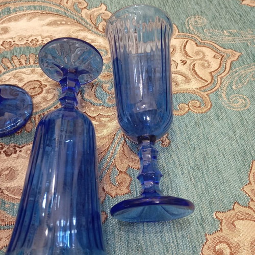 Vintage set of 6 cobalt blue champagne flutes with ribbed pattern