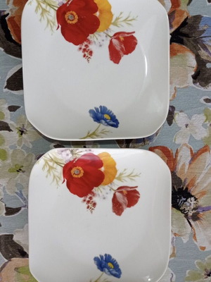 Square ceramic plates with floral design, set of 2, 20cm