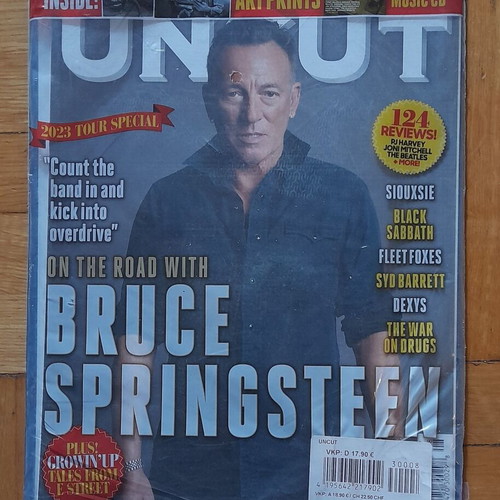 Foreign Language Music Magazines Like New, Set of 5 with CDs
